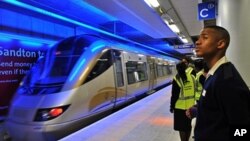 Passengers wait for the new Gautrain, Africa's first high-speed rail line, shortly after its launch in Johannnesburg, 8 June 2010