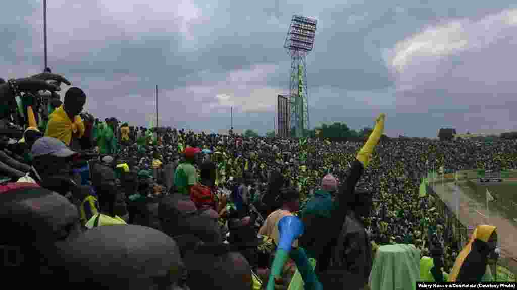 Caf-C1 : V.club concède le nul face à Sétif (2-2). Une vue de l&#39;ambiance au satde Tata Raphael de Kinshasa, dimanche 26 octobre 2014. Valery Kusema/Photo Courtoisie 