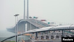 連接珠海香港澳門的港珠澳大橋開通。 （2018年10月23日）