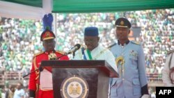 Le président de la Sierra Leone, Maada Bio, lors de son investiture à Freetown le 12 mai 2018.