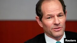 Svetlana Zakharova, a Russian woman who was accused of blackmailing disgraced former Gov. Eliot Spitzer, is seeking to lift a court-mandated gag order.