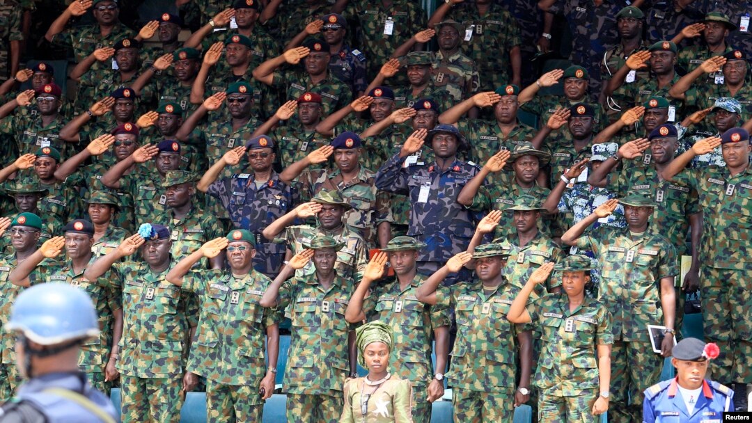 Sojojin Najeriya lokacin wani fareti a Abuja.