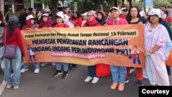 Aksi unjuk rasa sejumlah pekerja rumah tangga, bersama wakil-wakil dari Komnas Perempuan, Komnas HAM, KPAI dan KND di Jakarta. (Yuniyanti Chuzaifah/Mantan Komisioner Komnas Perempuan)