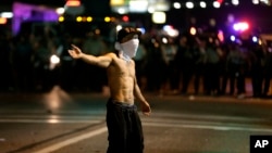 Biểu tình ở Ferguson sau vụ nổ súng chết Michael Brown, 18/8/14