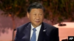  រូបឯកសារ៖ ប្រធានាធិបតី​ចិន​លោក Xi Jinping ចូល​រូម​កិច្ច​ប្រជុំAPEC ក្នុង​ទីក្រុង​ San Francisco កាលពីថ្ងៃទី​២៦​ វិច្ឆិកា ឆ្នាំ២០២៣។