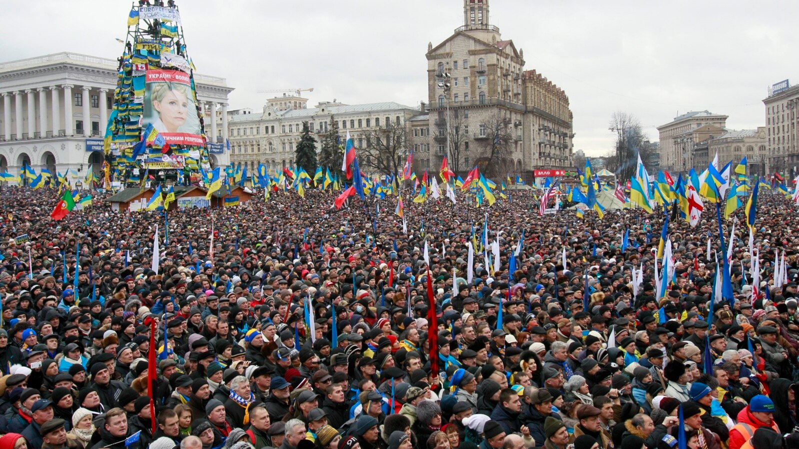 Supporters of EU integration are seen at a rally at Independence Square in central Kyiv, December 8, 2013.