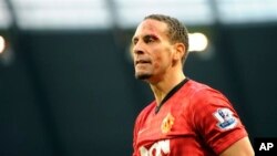 Keberhasilan Rio Ferdinand membawa klub Manchester United unggul 12 poin menuju gelar Liga Inggris membuatnya dipanggil masuk tim nasional Inggris (foto: Dok).