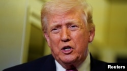 دونالد ترامپ در گفت‌وگو با خبرنگاران همراه در هواپیمای مخصوص رئیس‌جمهور