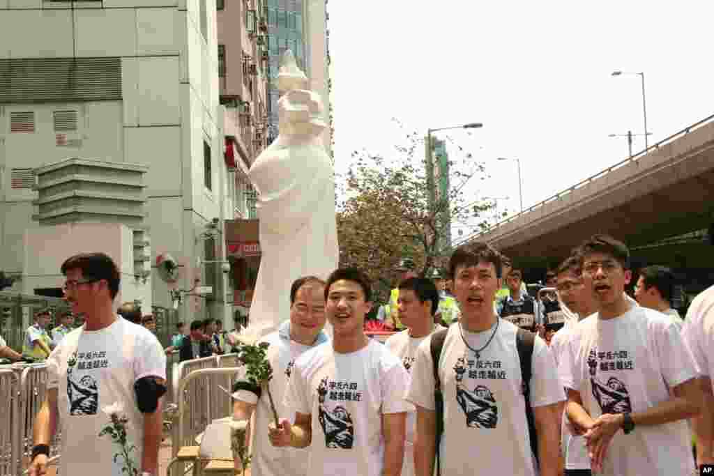 港人悼念胡耀邦与方励之 决心平反六四