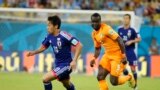 Check Tiote yambaye impuzu nz'umuhondo