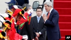 U.S. Secretary of State John Kerry, right, greets upon his arrival at Seoul military airport in Seongnam, South Korea, April 12, 2013. 