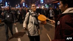 Demonstranti na centralnim beogradskim ulicama (Foto: Andrej ISAKOVIC/AFP)