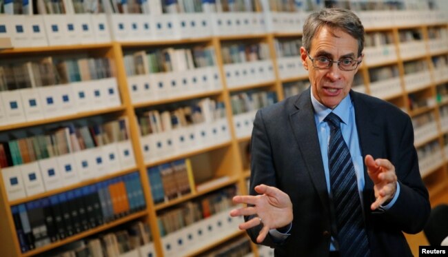 Kenneth Roth saat wawancara dengan Reuters di Berlin, Jerman, 16 Januari 2019.