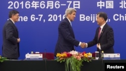 U.S. Secretary of State John Kerry shakes hands with Chinese Vice Premier Wang Yang during the US - China Strategic and Economic Dialogue at the Great Hall of the People in Beijing, June 7, 2016. 