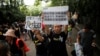 香港教師走上街頭支持抗議人士