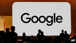 Logoja e kompanisë Google gjatë një konference në Kaliforni (13 gusht 2024)