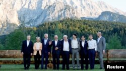 七大工業國集團領導人和歐盟領導人在德國舉行峰會時合影（2022年6月26日）