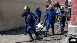 Ba policiers bakangi moto moko na Goma, RDC, 27 décembre 2018.