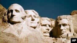 南達科塔州一公園紀念美國四位總統的頭部雕像。