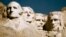 Foto de archivo de los bustos de los presidentes tallados en el monte Rushmore, en Dakota del Sur.