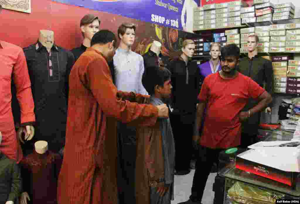 عیدالفطر کا چاند نظر آتے ہی عید کی تیاریوں میں تیزی آگئی