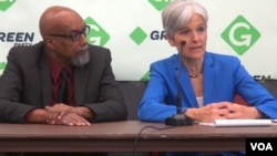 Jill Stein and Ajamu Baraka, the Green Party's ticket for the 2016 presidential election, appear at a news conference at the party's convention in Houston, Aug. 6, 2016. (G. Flakus/VOA)