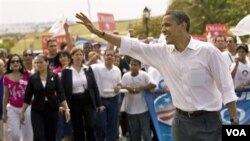 Obama melambaikan tangan kepada para pendukungnya, saat kampanye di Puerto Rico (24/05/08)