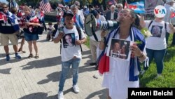 Cientos de exiliados se dieron cita este domingo 14 de noviembre en el centro de la ciudad de Miami, en Florida, para solidarizarse con sus compatriotas dentro de la isla caribeña.