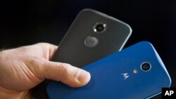 Los nuevos celulares funcionarán con una versión estándar del sistema operativo Android de Google, en lugar del más avanzado Fire OS de Amazon.