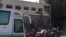Dégâts devant l'Institut national du cancer suite à  la collision entre plusieurs voitures au Caire en Egypte, le 5 août 2019.