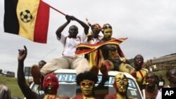 Des supporters de l'équipe de l'Ouganda cau stade de Kampala, en Ouganda, le 8 octobre 2011.