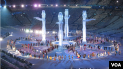 FILE - Representatives of the indigenous "Four Host First Nations" are seen at the start of the Opening Ceremony for the 2010 Winter Olympic Games in Vancouver, Canada, Feb. 12, 2010. (Craig McCulloch/VOA) 