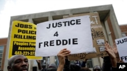 巴爾的摩警察局外的抗議者(資料圖片)