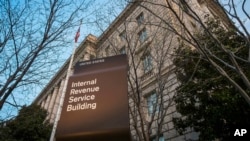 ARCHIVO - Esta foto muestra el edificio de la sede del Servicio de Impuestos Internos (IRS) en Washington, el 13 de abril de 2014.