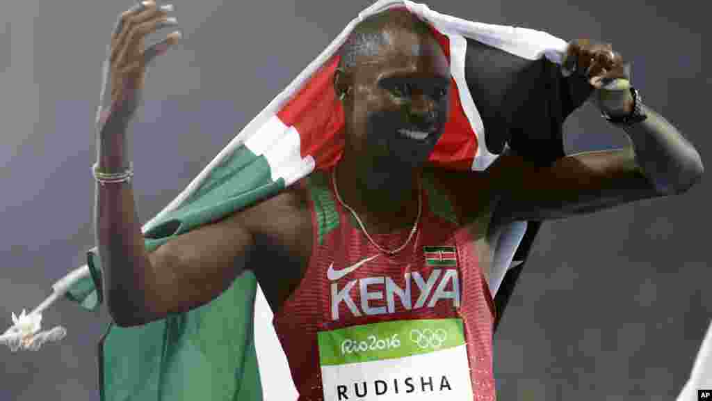 David Rudisha du Kenya, après sa victoire,&nbsp; Rio de Janeiro, Brésil, le 15 août 2016.