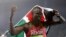 Le Kenyan David Lekuta Rudisha célèbre son titre du 800 m aux Jeux olympiques de Rio, Brésil, le 15 août 2016