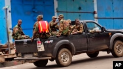 Los riesgos de que el ébola se propague más, y las dificultades para contenerlo, se multiplican en una ciudad como Monrovia.