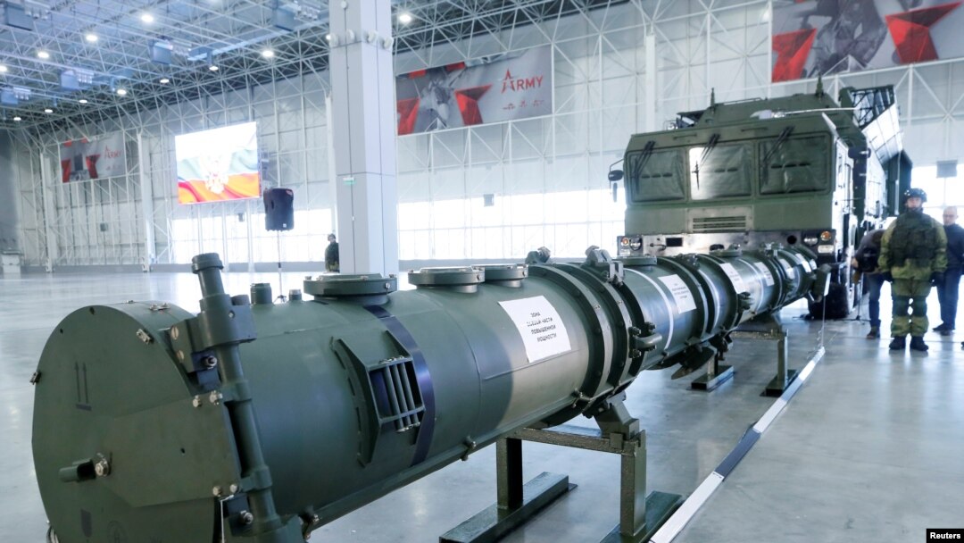 Komponen misil penjelajah berbasis di darat SSC-8/9M729 dipamerkan dalam konferensi pers yang digelar oleh Kementerian Luar Negeri dan Kementerian Pertahanan Rusia, di Patriot Expocenter dekat Moskow, 23 Januari 2019.