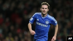 Juan Mata de Chelsea jubile après son but lors contre Arsenal à la ligue anglaise de football au stade des Emirates à Londres, 29 octobre 2013.