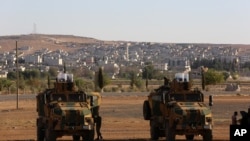Leşkerên Tirk li ser sînorê Kobanê