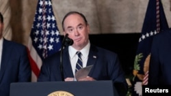 د امریکا د متحدو ایالتونو د جګړې د وزارت په چوکاټ کې د سمندري ځواکونو اجراییوي رئیس جان فیلون 