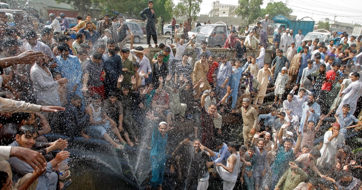 With Early Warning, Karachi Cools a Heat Wave Threat