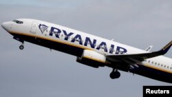 هواپیمای شرکت رایان ایر در حال برخاستن از فرودگاه منچستر (عکس از آرشیو)