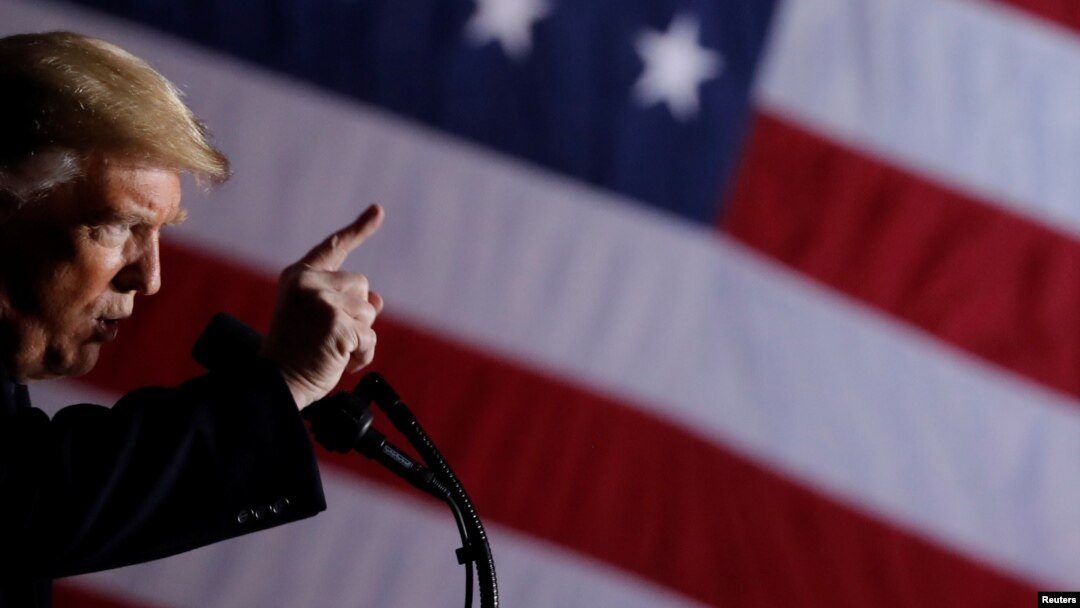 Presiden AS, Donald Trump, berpidato dalam sebuah kampanye di Bandara Regional Columbia di Columbia, Missouri, AS, 1 November 2018 (foto: Reuters/Carlos Barria)