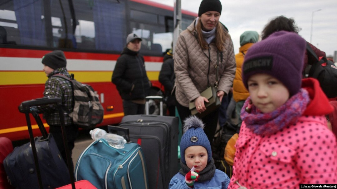 Izbeglice iz Ukrajine na slovačko-ukrajinskoj granici (Foto: REUTERS/Lukasz Glowala)
