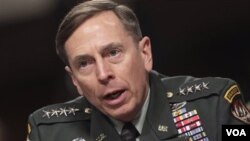 Jendral David Petraeus, komandan U.S. and NATO di Afghanistan, berbicara di sidang Komisi Angkatan Bersenjata Senat Amerika mengenai Afghanistan