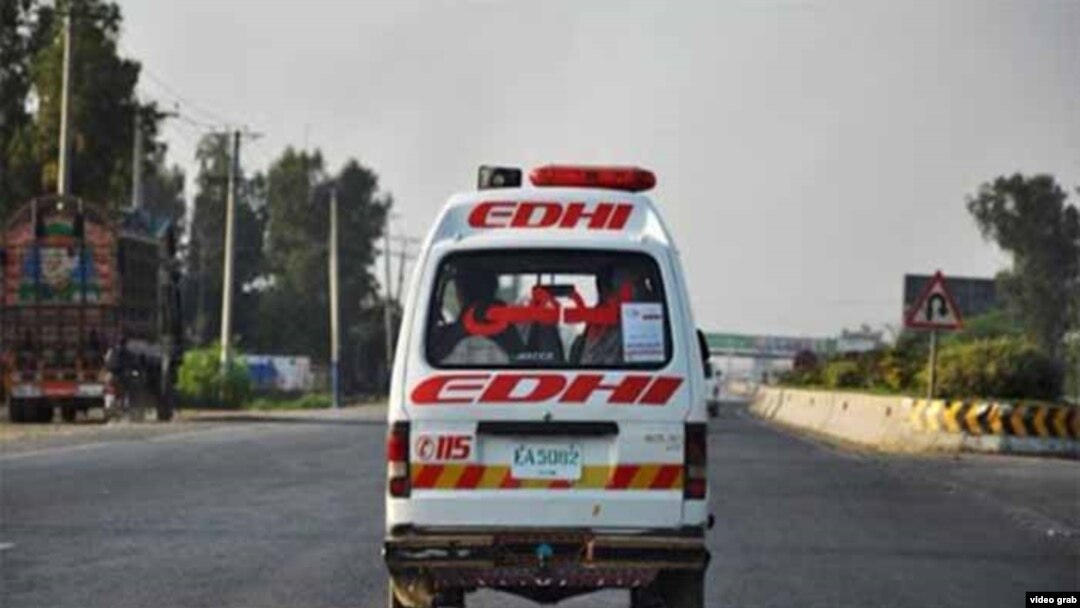 کراچی میں ایدھی سروس نے زہریلی گیس سے درجنوں افراد کے متاثر ہونے کی اطلاع دی ہے۔ 