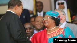 Le président Jakaya Kikwete de Tanzanie et Joyce Banda du Malawi 25 avril, 2014 (photo d'archives).