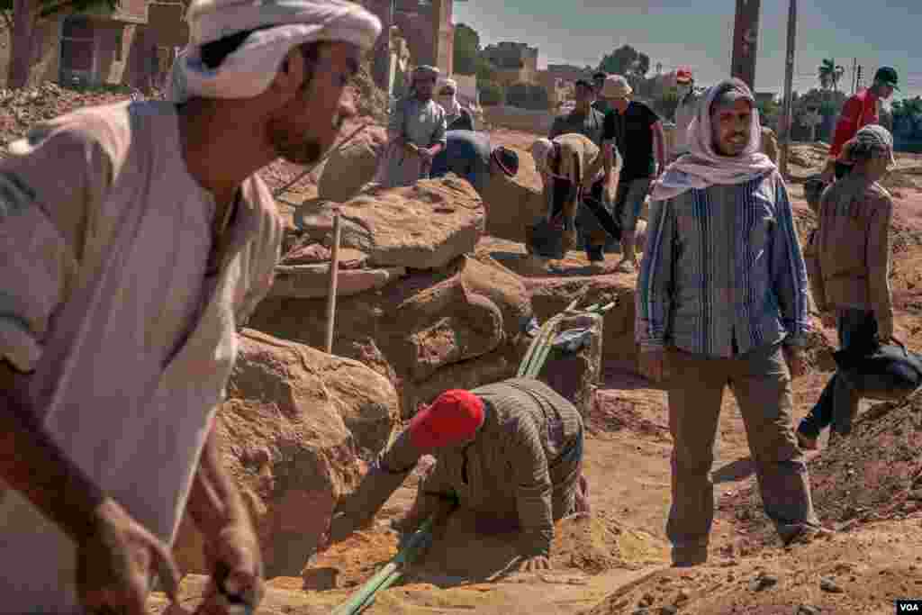 The ARCE project provided jobs to one person from each of more than 400 households in the villages surrounding the tombs and Karnak temple. (Photo: H. Elrasam)