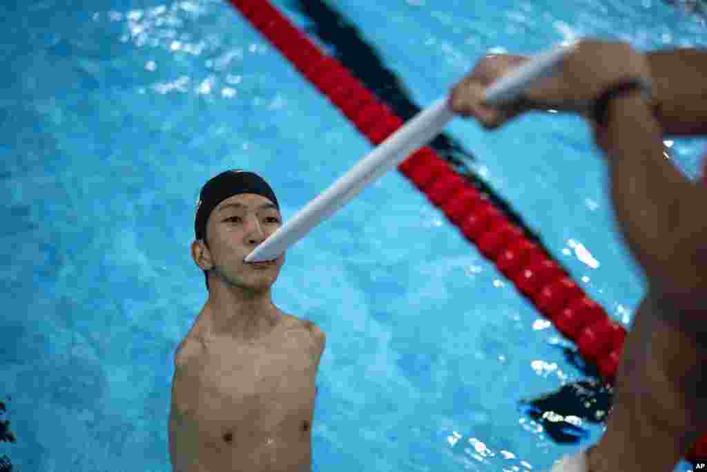 Eigo Tanaka from Japan practices the start of the race during a warm up session ahead of a competition, during the 2024 Paralympics in Paris, France.